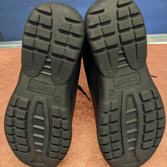 Totes Donna Black Quilted Fur-Lined Boots - Picture 6 of 10